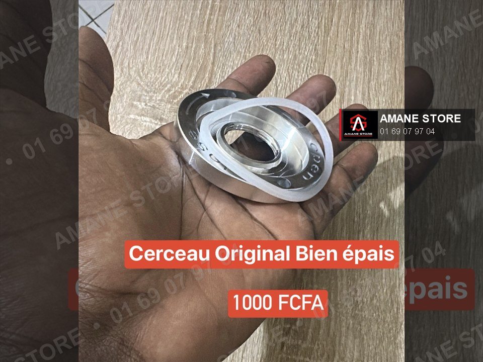 Cerceau original épais en aluminium avec son joint, posé dans la main