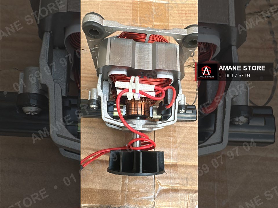 Moteur ouvert : bobinage en cuivre, charbons et ventilateur